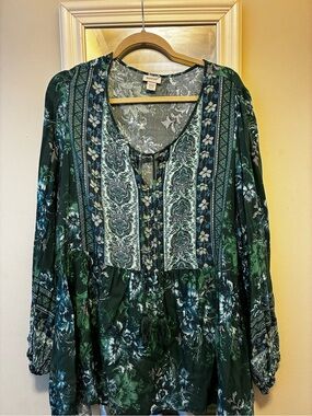 Avenue size 22/24  Women's Green Floral Peasant Blouse
